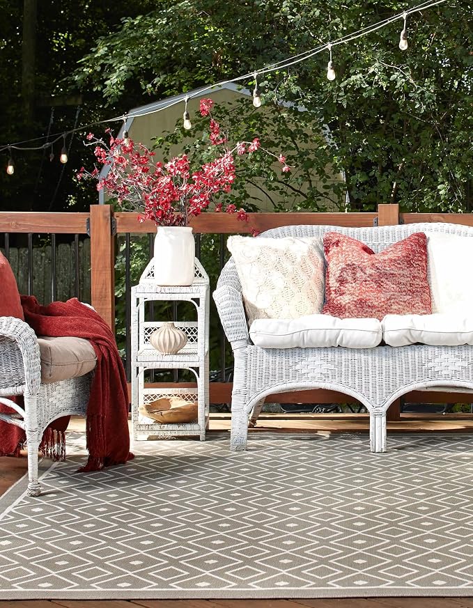 Unique Loom Outdoor Trellis Collection Area Rug - Kafes (7' 10" Square, Gray/ Ivory)