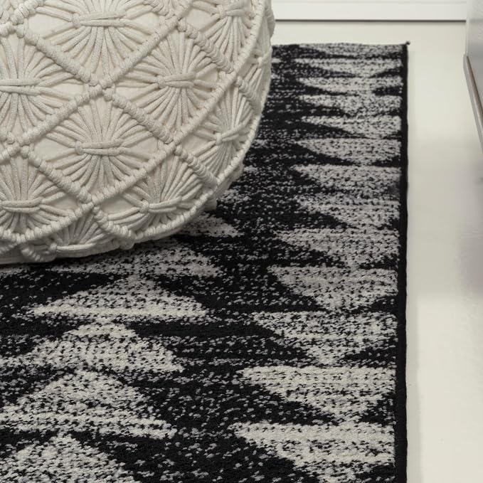 JONATHAN Y Aisha Moroccan Triangle Geometric Black/Cream Indoor Area Rug, 5x8, Contemporary, Modern, Easy-Cleaning for Living Room, Bedroom, Kitchen, Pet Friendly, Non-Shedding (MOH206C-5)