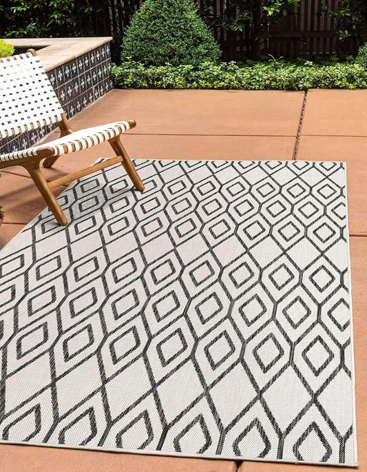 Jill Zarin Outdoor Collection Area Rug - Turks and Caicos (5' 3" x 8' Rectangle Ivory/Black)