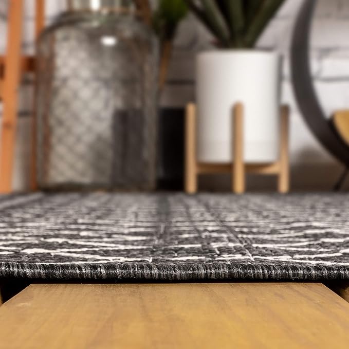 JONATHAN Y Moroccan Geometric Indoor Outdoor Round Area Rug 6 Ft Black/Gray, Ourika Textured Weave for Backyard, Patio, Porch, Easy-Cleaning, High Traffic, Pet-Friendly, Non-Shedding (SMB108F-6R)