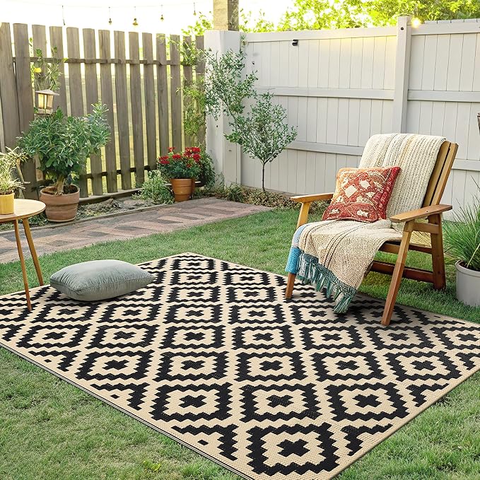 Smiry Waterproof Outdoor Rug 4x6 ft, Reversible Plastic Straw Patio Camping Rugs, Outdoor Indoor RV Mat Carpet for Patio, Outside Entry, Backyard, Deck, Bench, Picnic, Camper, Black & Beige