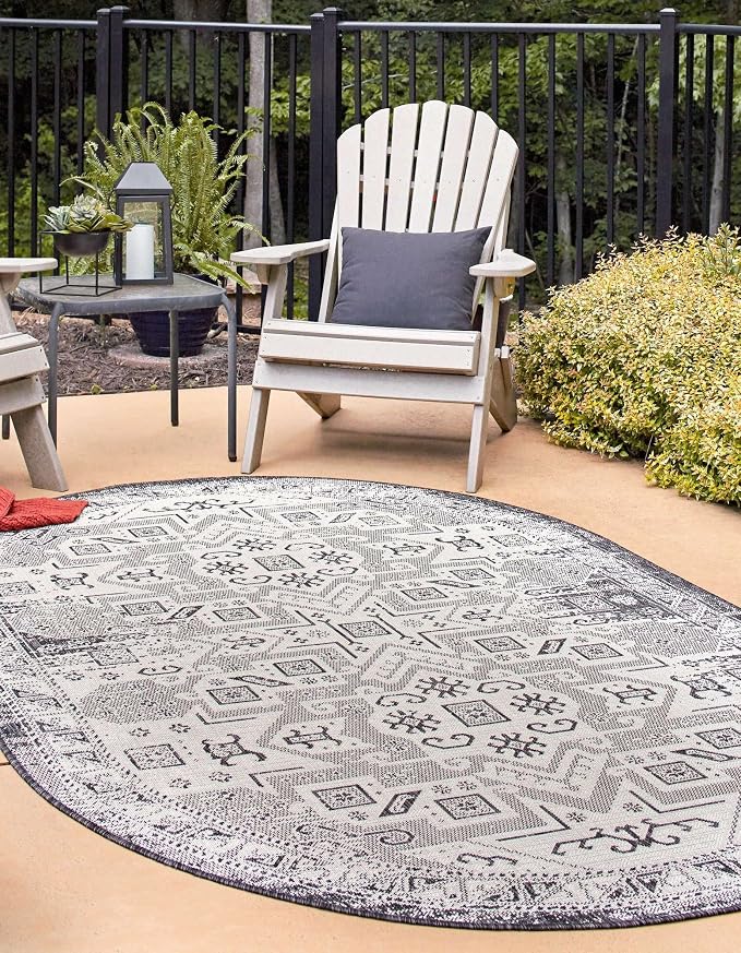 Unique Loom Outdoor Aztec Collection Area Rug - Coba (7' 10" x 10' Oval, Charcoal Gray/ Ivory)