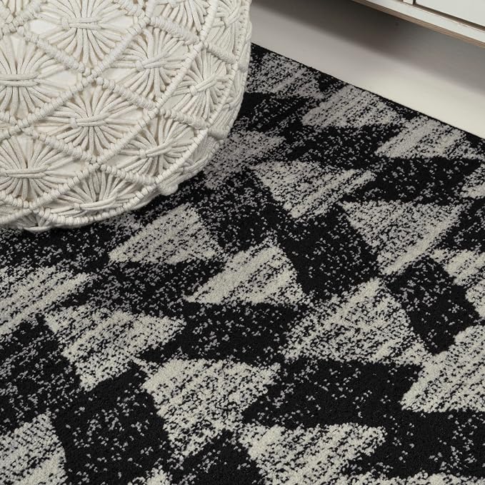 JONATHAN Y Aisha Moroccan Triangle Geometric Black/Cream Indoor Area Rug, 4x6, Contemporary, Modern, Easy-Cleaning for Living Room, Bedroom, Kitchen, Pet Friendly, Non-Shedding (MOH206C-4)