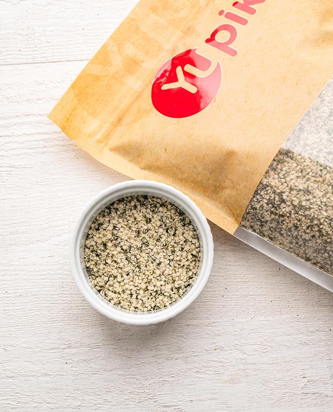Yupik Canadian Hulled Hemp Seeds, 2.2 lb (35.2 oz), Gluten-Free, Kosher, Vegan, Raw Seeds, Shelled Hemp Hearts, Salt-Free, Source of Omega-3 & Omega-6, Plant-Based Protein, Ideal for Topping & Baking