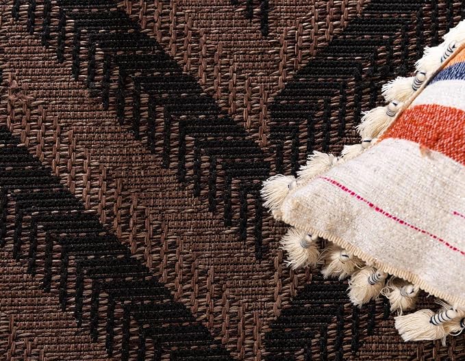 Unique Loom Outdoor Modern Collection Area Rug - Chevron (2' 2" x 6' Runner, Brown/ Black)