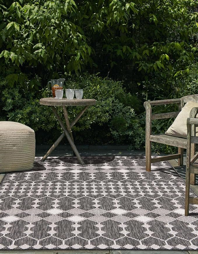 Unique Loom Outdoor Trellis Collection Area Rug - Traliccio (7' 10" x 11' Rectangle, Charcoal/ Ivory)