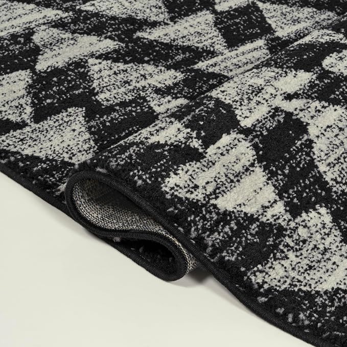 JONATHAN Y Aisha Moroccan Triangle Geometric Black/Cream Indoor Area Rug, 4x6, Contemporary, Modern, Easy-Cleaning for Living Room, Bedroom, Kitchen, Pet Friendly, Non-Shedding (MOH206C-4)