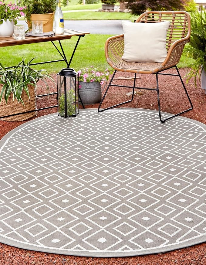 Unique Loom Outdoor Trellis Collection Area Rug - Kafes (5' 3" x 8' Oval, Gray/ Ivory)