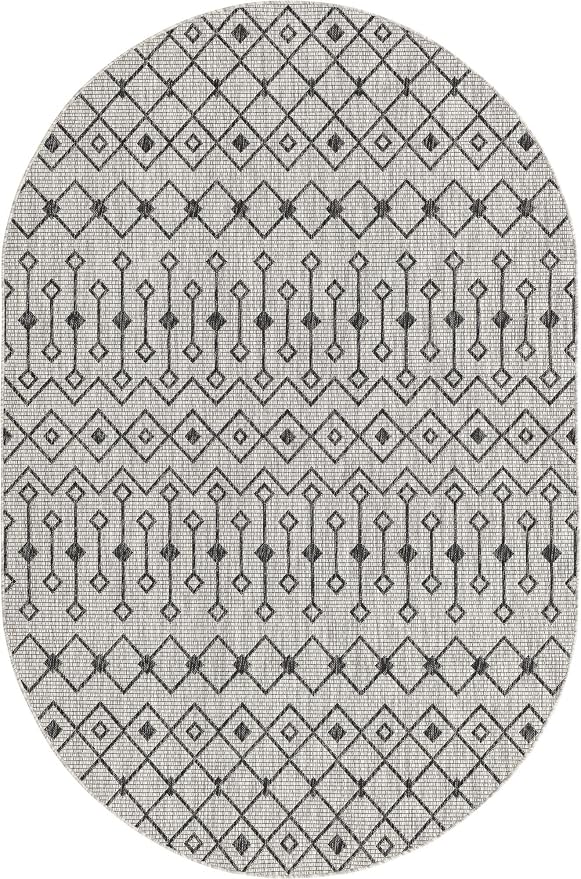 Unique Loom Outdoor Trellis Collection Area Rug - Tribal Trellis (5' 3" x 8' Oval, Gray/ Black)