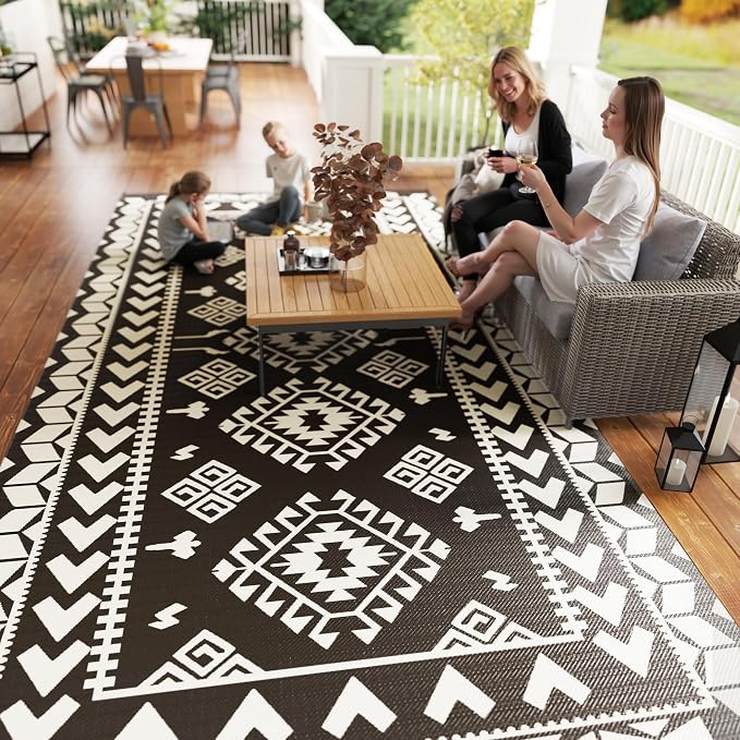 Outsunny Outdoor Rug for Patio, 9' x 18' Waterproof Large Mat, Reversible Plastic Straw Rug for Decor, Portable Outside RV Camping Area Carpet Mat for Backyard Porch Deck Picnic, Black & White Rhombus