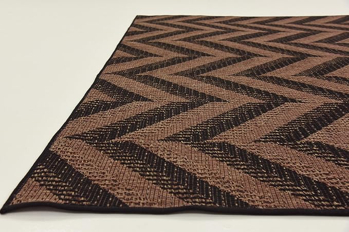 Unique Loom Outdoor Modern Collection Area Rug - Chevron (7' 1" x 10' Rectangle, Brown/ Black)