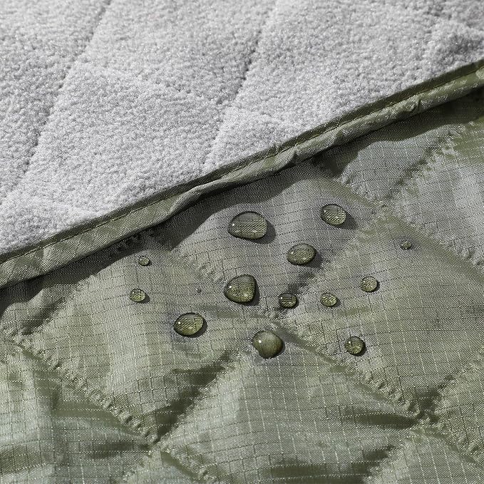Tranqun 2 Large Outdoor Blanket 78'' x 55'' Quilted Windproof Waterproof Fleece Sandproof Stadium Foldable Warm Blanket for Camping Picnic Sporting Events Cold Weather (Military Green)