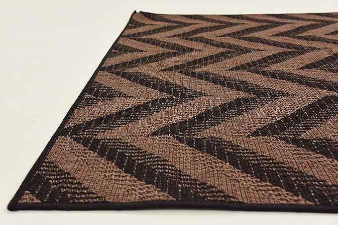 Unique Loom Outdoor Modern Collection Area Rug - Chevron (5' 4" Square, Brown/ Black)