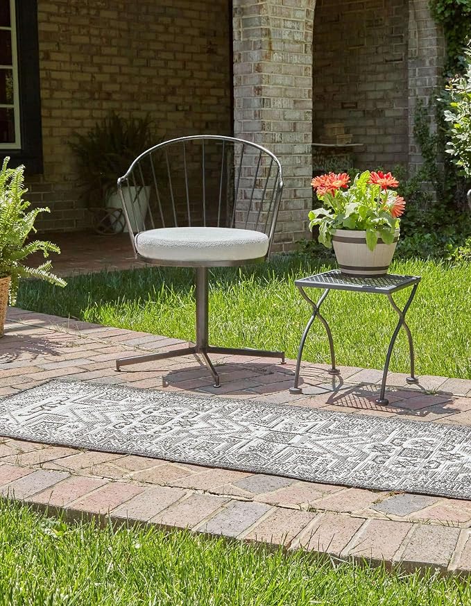 Unique Loom Outdoor Aztec Collection Area Rug - Coba (2' x 6' 1" Runner, Charcoal Gray/ Ivory)
