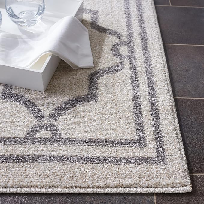 SAFAVIEH Amherst Collection Area Rug - 5' Square, Ivory & Grey, Trellis Design, Non-Shedding & Easy Care, Ideal for High Traffic Areas in Living Room, Bedroom (AMT414K)