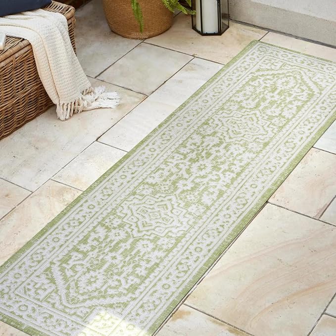 JONATHAN Y Medallion Weave Indoor Outdoor Runner Rug 2X8 Green/Cream, Sinjuri Textured for Backyard, Patio, Porch, Easy-Cleaning, High Traffic, Pet-Friendly, Non-Shedding (SMB101E-28)