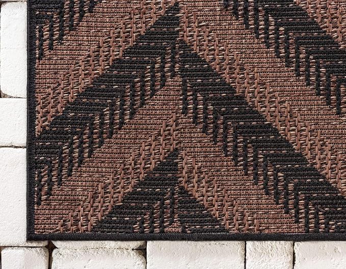 Unique Loom Outdoor Modern Collection Area Rug - Chevron (2' 2" x 6' Runner, Brown/ Black)