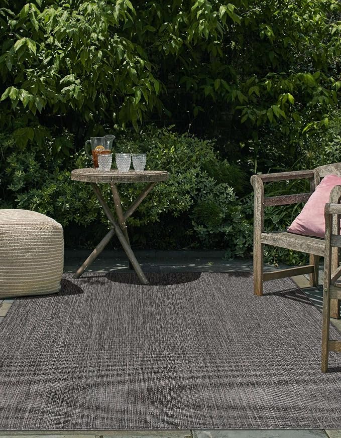Unique Loom Outdoor Solid Collection Area Rug (5' 3" x 7' 1" Rectangle Black/Ivory)