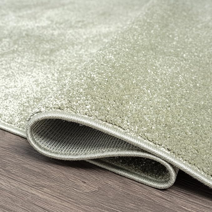 JONATHAN Y Haze Solid Low-Pile Green 6x9 Oval Indoor Area Rug, Coastal,Bohemian,Minimalist,Classic, Easy-Cleaning for Living Room,Bedroom,Kitchen,Pet Friendly,Non-Shedding (SEU100O-6OV)