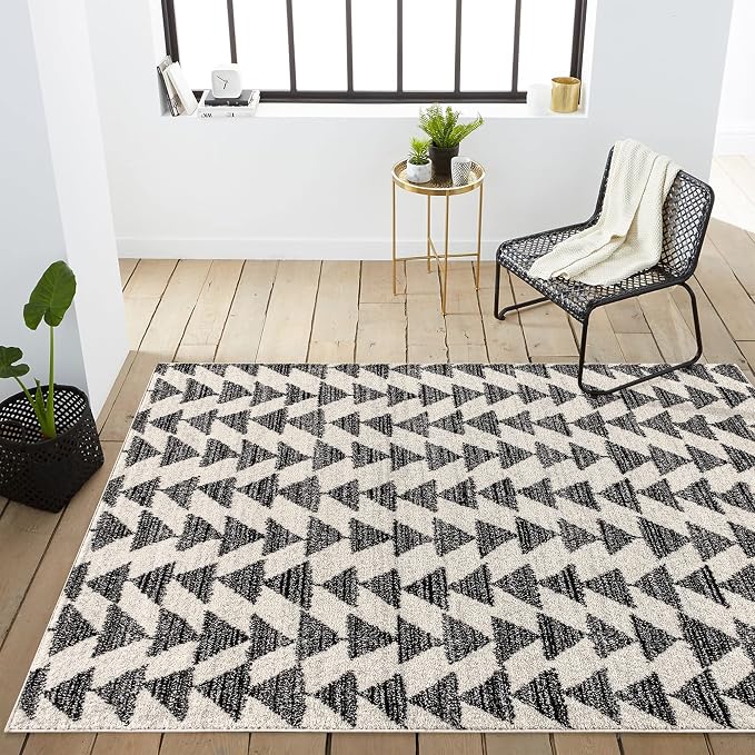 JONATHAN Y Aisha Moroccan Triangle Geometric Cream/Black Indoor Area Rug, 8x10, Contemporary, Modern, Easy-Cleaning for Living Room, Bedroom, Kitchen, Pet Friendly, Non-Shedding (MOH206A-8)