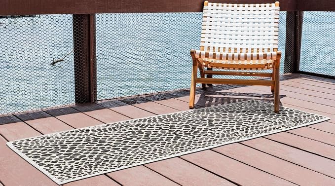 Unique Loom Outdoor Collection Area Rug - Cape Town (2' x 6' 1' Runner, Black/ Ivory)