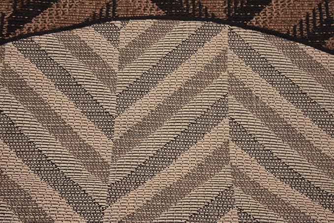 Unique Loom Outdoor Modern Collection Area Rug - Chevron (6' 1" Round, Brown/ Black)