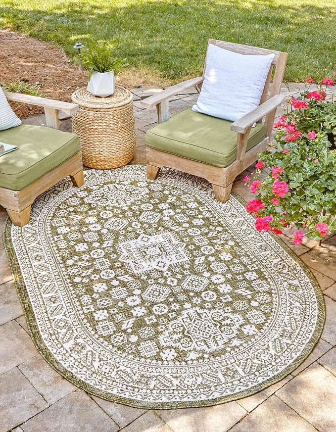Unique Loom Outdoor Aztec Collection Area Rug - Chalca (5' 3" x 8' Oval, Green/ Ivory)