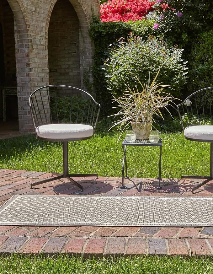 Unique Loom Outdoor Trellis Collection Area Rug - Kafes (2'x 6' 1" Runner, Gray/ Ivory)