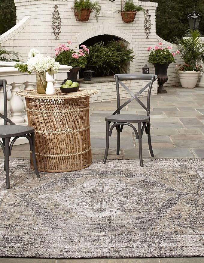 Unique Loom Outdoor Traditional Collection Area Rug - Valeria (7' 10" Square, Charcoal/ Natural)