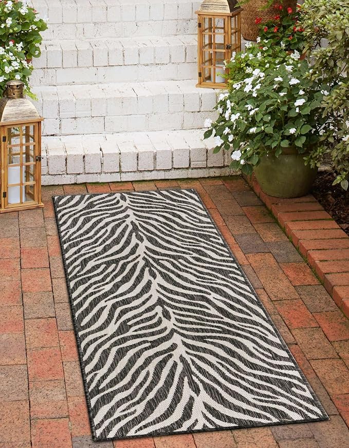 Unique Loom Outdoor Safari Collection Area Rug - Tsavo (2' 11" x 10' Runner, White/ Black)