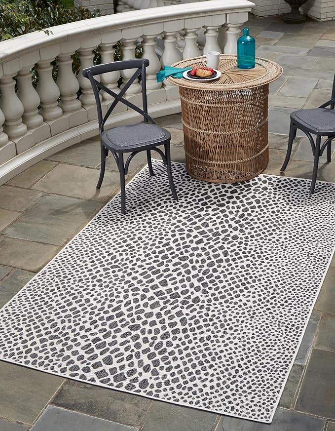 Unique Loom Outdoor Collection Area Rug - Cape Town (7' 10" x 11' 4" Rectangle, Black/ Ivory)
