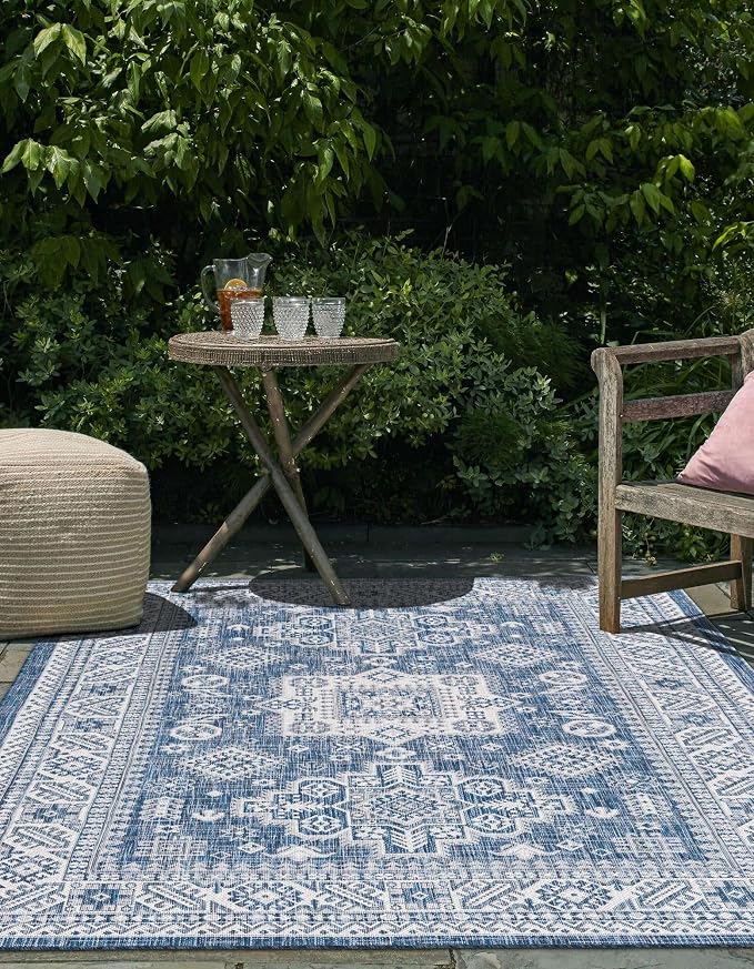 Unique Loom Outdoor Aztec Collection Area Rug - Chalca (6' 1" x 9' Rectangle, Blue/ Ivory)