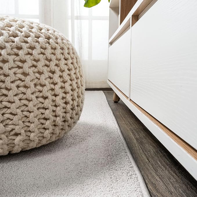 JONATHAN Y Haze Solid Low-Pile Ivory 5' Round Indoor Area Rug, Coastal,Bohemian,Minimalist,Classic, Easy-Cleaning for Living Room,Bedroom,Kitchen,Pet Friendly,Non-Shedding (SEU100D-5R)