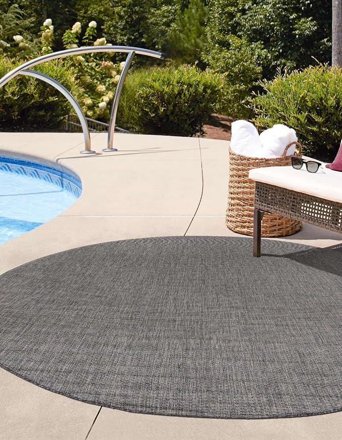 Unique Loom Outdoor Solid Collection Area Rug (4' 1" Round Black/Ivory)