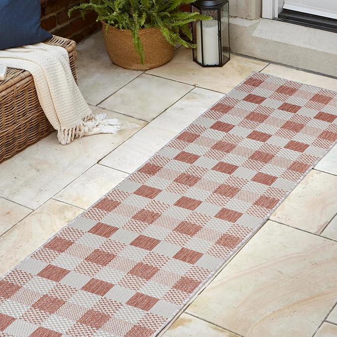 JONATHAN Y Geometric Bold Gingham Indoor Outdoor Runner Rug 2X8 Salmon/Cream, Darcy Traditional for Backyard, Patio, Porch, Easy-Cleaning, High Traffic, Pet-Friendly, Non-Shedding (TSN201B-28)