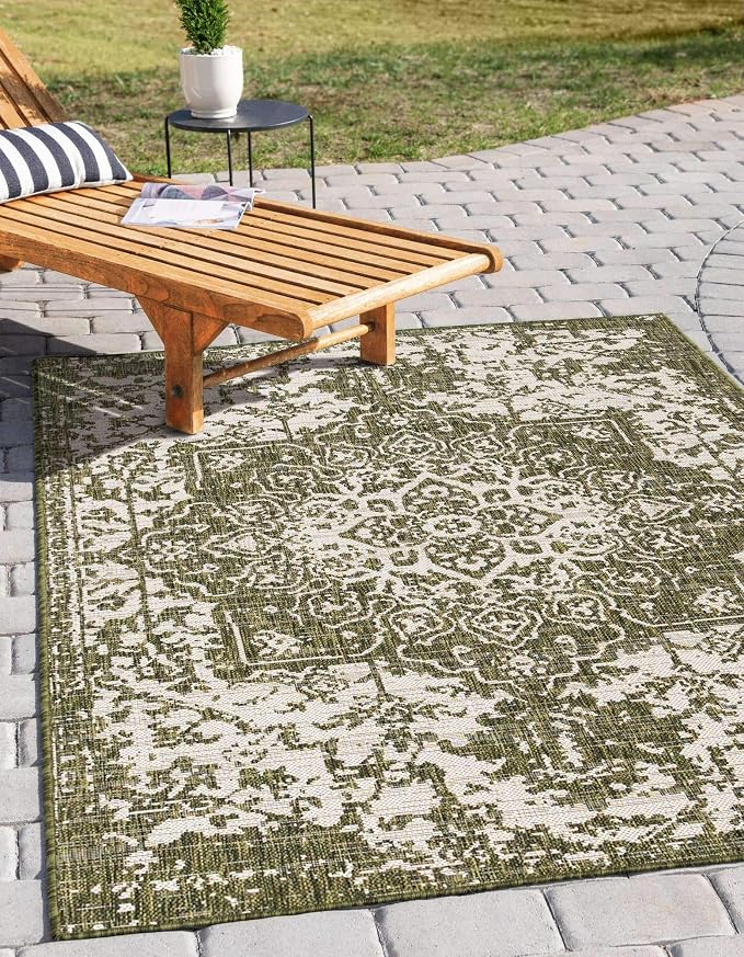Unique Loom Outdoor Collection Area Rug - Dubai (5' 3" x 8' Rectangle, Green/ Ivory)