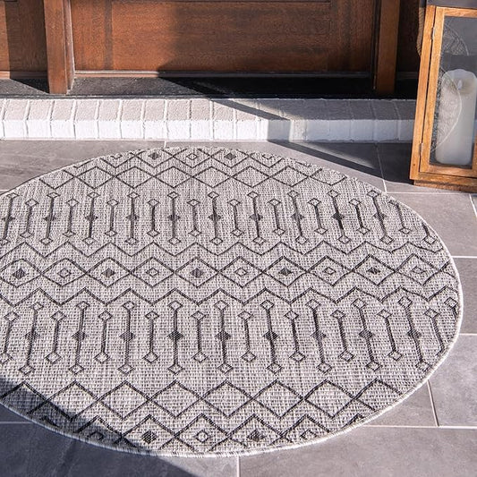Unique Loom Outdoor Trellis Collection Area Rug - Tribal Trellis (5' 3" Round, Gray/ Black)