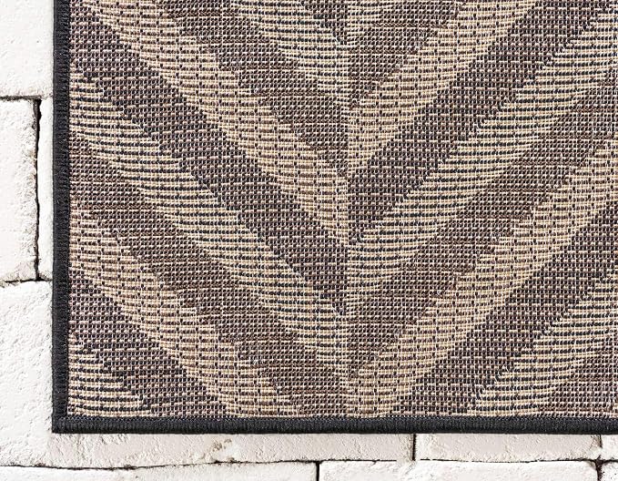 Unique Loom Outdoor Modern Collection Area Rug - Chevron (5' 3" x 8' Rectangle, Brown/ Black)