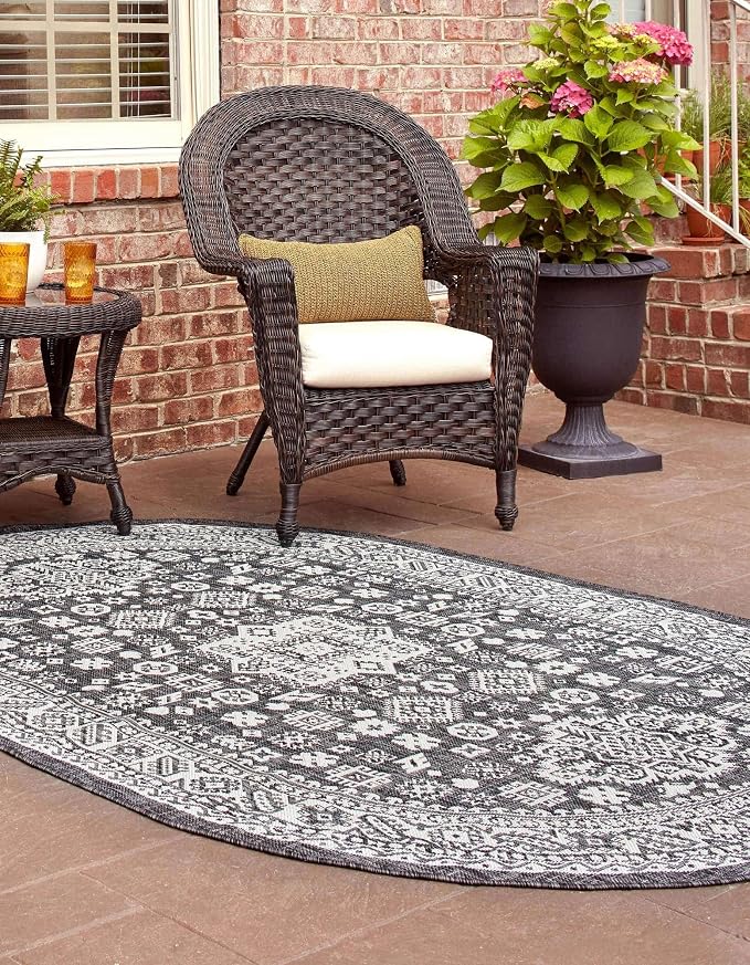 Unique Loom Outdoor Aztec Collection Area Rug - Chalca (5' 3" x 8' Oval, Charcoal Gray/ Ivory)