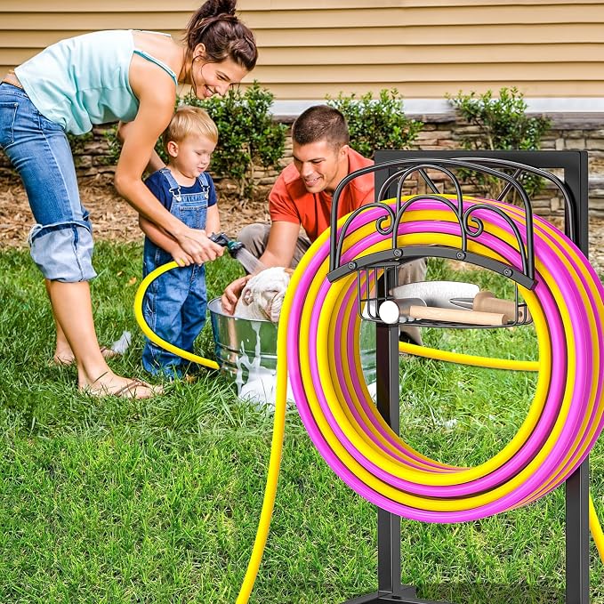 Garden Hose Holder,Heavy Duty Freestanding Detachable Storage Reel Stand,Upgraded 4 Spikes Hose Hanger for Outside Yard Lawn (curved line with Storage Basket)