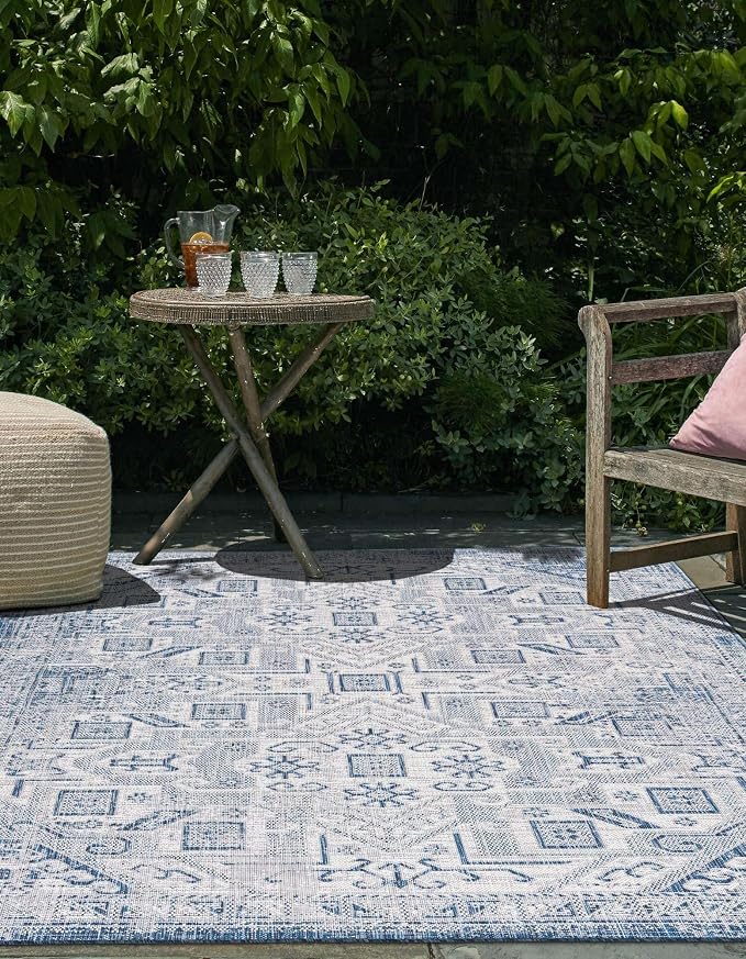 Unique Loom Outdoor Aztec Collection Area Rug - Coba (7' 1" x 10' Rectangle, Blue/ Ivory)