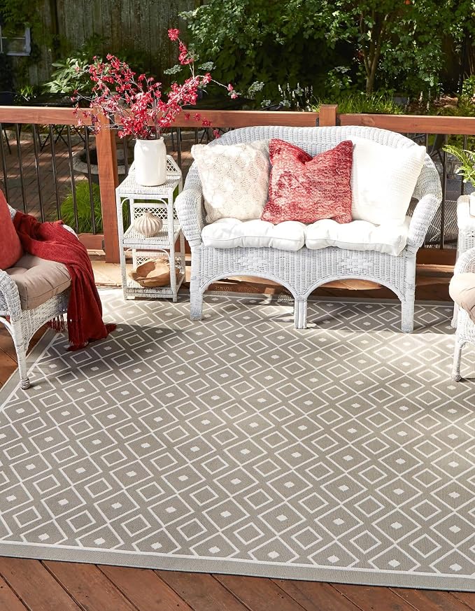 Unique Loom Outdoor Trellis Collection Area Rug - Kafes (7' 10" Square, Gray/ Ivory)