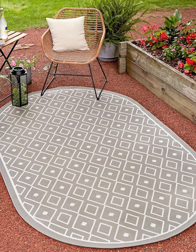 Unique Loom Outdoor Trellis Collection Area Rug - Kafes (5' 3" x 8' Oval, Gray/ Ivory)