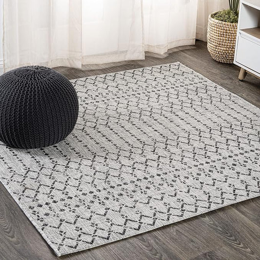 JONATHAN Y Moroccan Geometric Indoor Outdoor Square Area Rug 5X5 Light Gray/Black, Ourika Textured Weave for Backyard, Patio, Porch, Easy-Cleaning, High Traffic Pet-Friendly, Non-Shedding SMB108E-5SQ