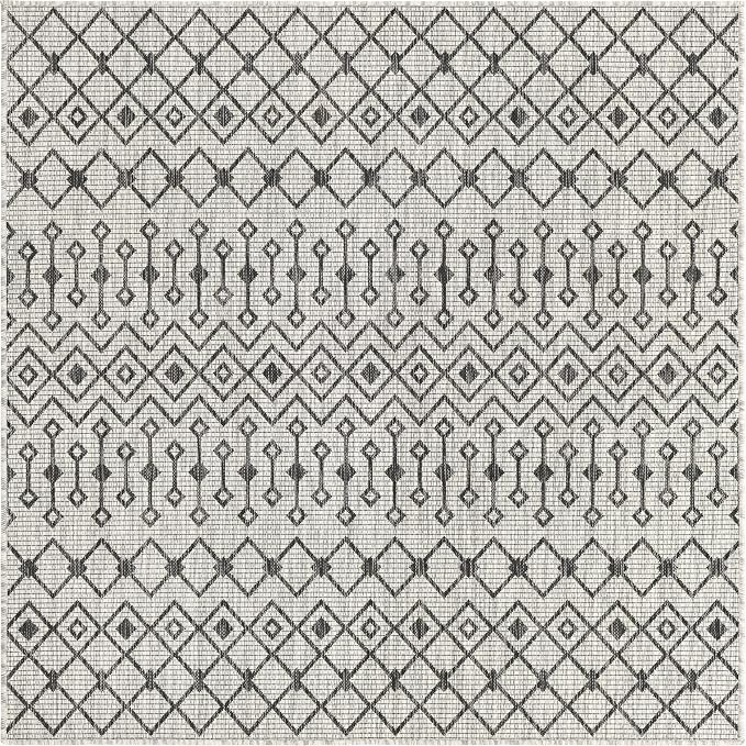 Unique Loom Outdoor Trellis Collection Area Rug - Tribal Trellis (5' 3" Square, Gray/ Black)