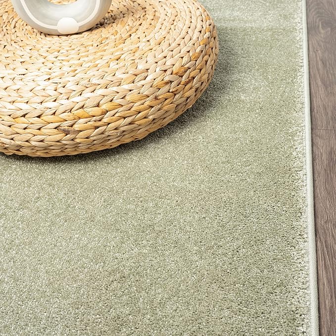 JONATHAN Y Haze Solid Low-Pile Green Runner Rug 2x8, Coastal,Bohemian,Minimalist,Classic, Easy-Cleaning for Living Room,Bedroom,Kitchen,Pet Friendly,Non-Shedding (SEU100O-28)