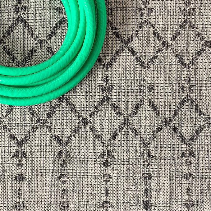JONATHAN Y Moroccan Geometric Indoor Outdoor Round Area Rug 8 Ft Light Gray/Black, Ourika Textured Weave for Backyard, Patio, Porch, Easy-Cleaning, High Traffic Pet-Friendly, Non-Shedding SMB108E-8R