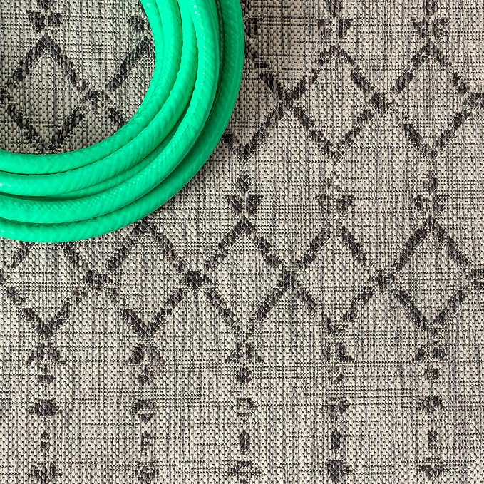 JONATHAN Y Moroccan Geometric Indoor Outdoor Square Area Rug 5X5 Light Gray/Black, Ourika Textured Weave for Backyard, Patio, Porch, Easy-Cleaning, High Traffic Pet-Friendly, Non-Shedding SMB108E-5SQ