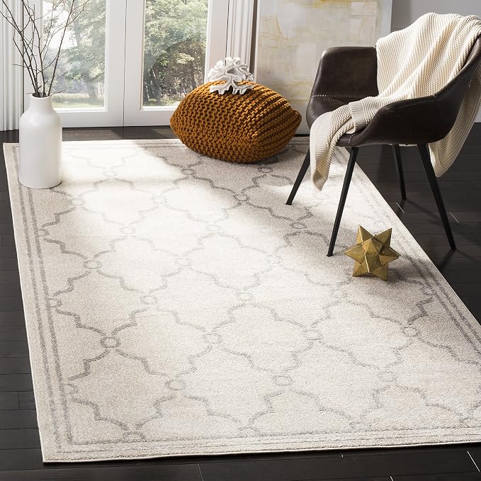 SAFAVIEH Amherst Collection Area Rug - 5' Square, Ivory & Light Grey, Trellis Design, Non-Shedding & Easy Care, Ideal for High Traffic Areas in Living Room, Bedroom (AMT414E)