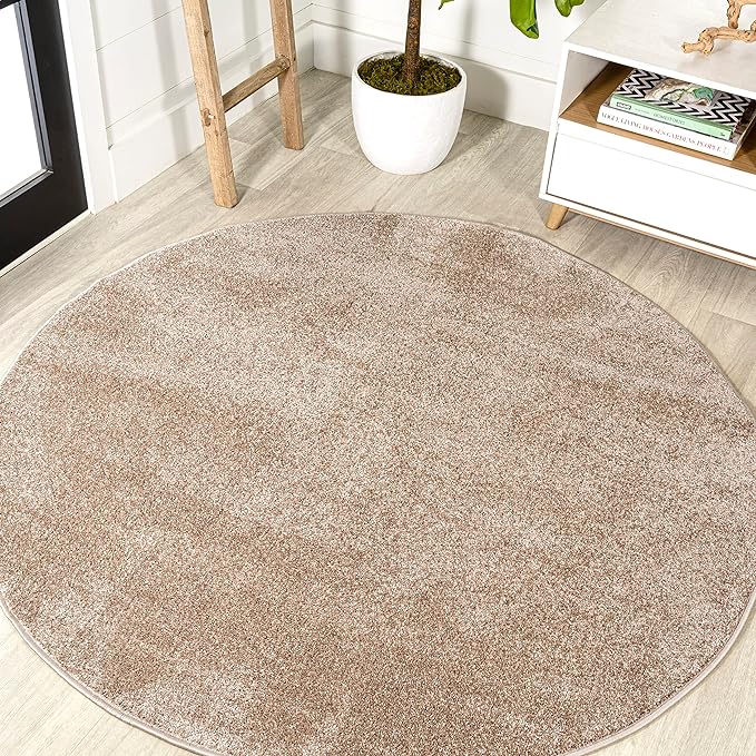 JONATHAN Y Haze Solid Low-Pile Beige 5' Round Indoor Area Rug, Coastal,Bohemian,Minimalist,Classic, Easy-Cleaning for Living Room,Bedroom,Kitchen,Pet Friendly,Non-Shedding (SEU100G-5R)